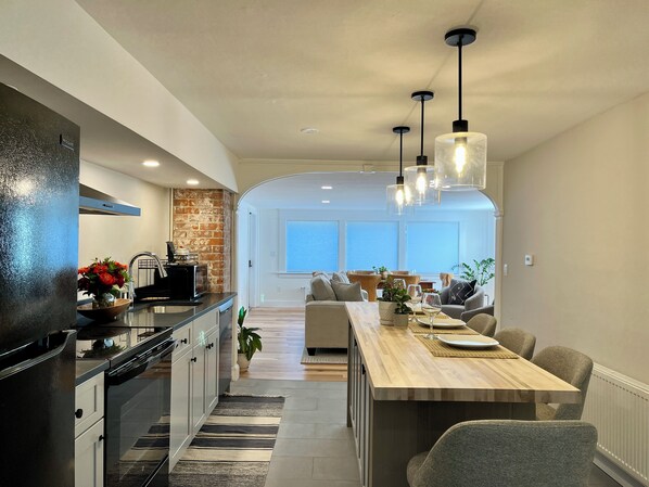 電子レンジ、オーブン、コンロ、食器洗い機