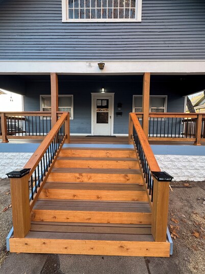 Cozy 1916 Uptown Treasure!