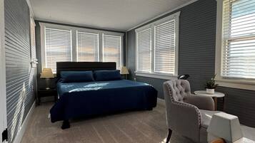 3 habitaciones, tabla de planchar con plancha, wifi y ropa de cama