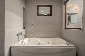 Desk, laptop workspace, free WiFi - T P Villa (Da Nang)