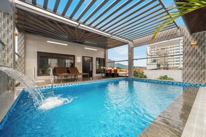 デスク、ノートパソコン用作業スペース、WiFi (無料)