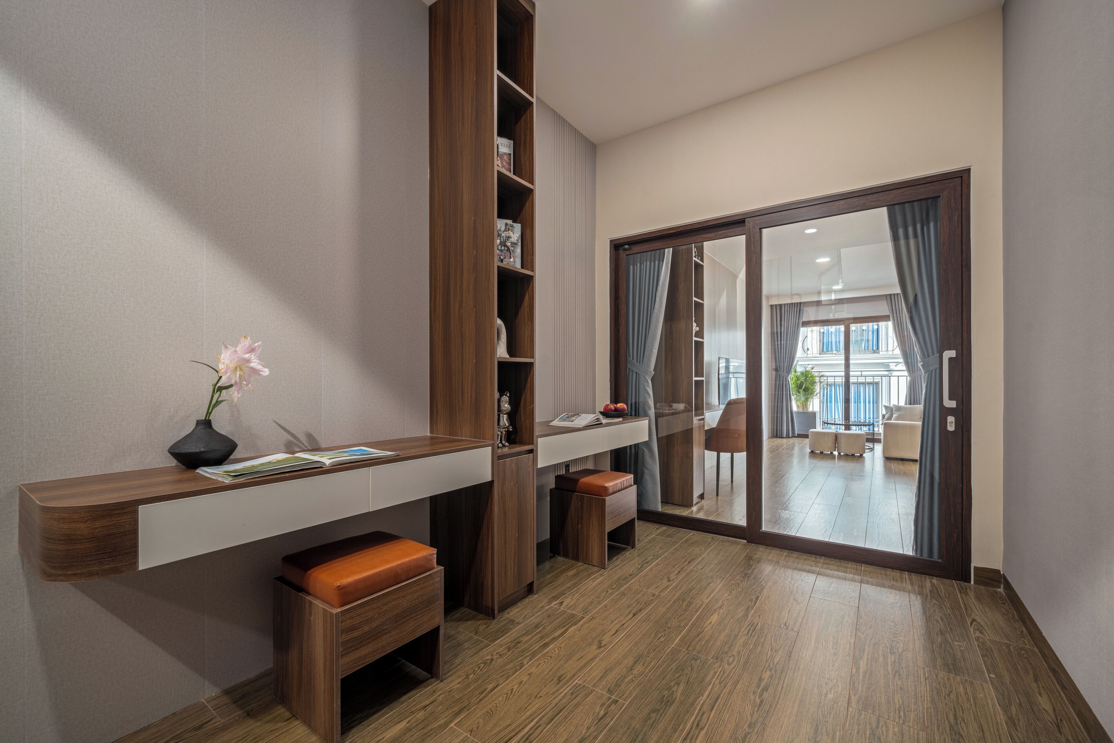 Desk, laptop workspace, free WiFi