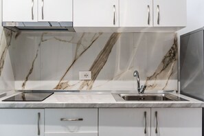 Réfrigérateur, plaque de cuisson