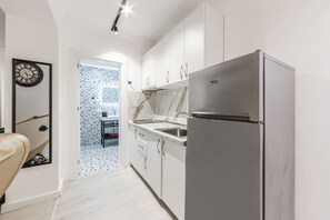 Fridge, stovetop, cookware/dishes/utensils, dining tables