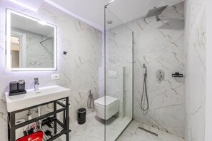 Bathroom - Green Luxe Suite 2 by PikHost (Shkodër)