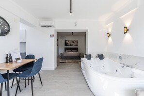 Wifi gratis y ropa de cama