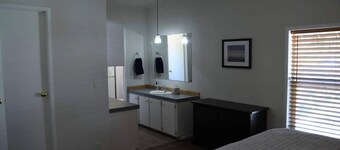 Charming Family Friendly 3-bedroom home between Oak Harbor and Coupeville