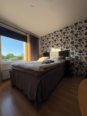 1 bedroom, desk, free WiFi, bed sheets