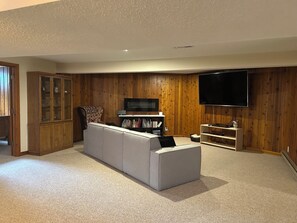Smart TV, fireplace, DVD player, books