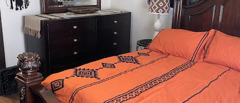 2 bedrooms, iron/ironing board, free WiFi