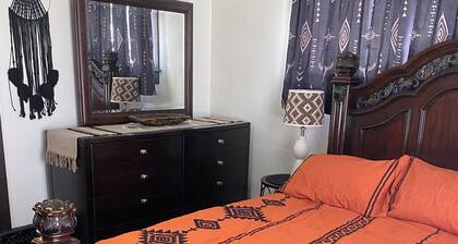 Charming 2-bedroom apartment with WiFi, AC in Wabash. Great location