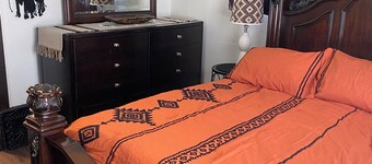 Charming 2-bedroom apartment with WiFi, AC in Wabash. Great location