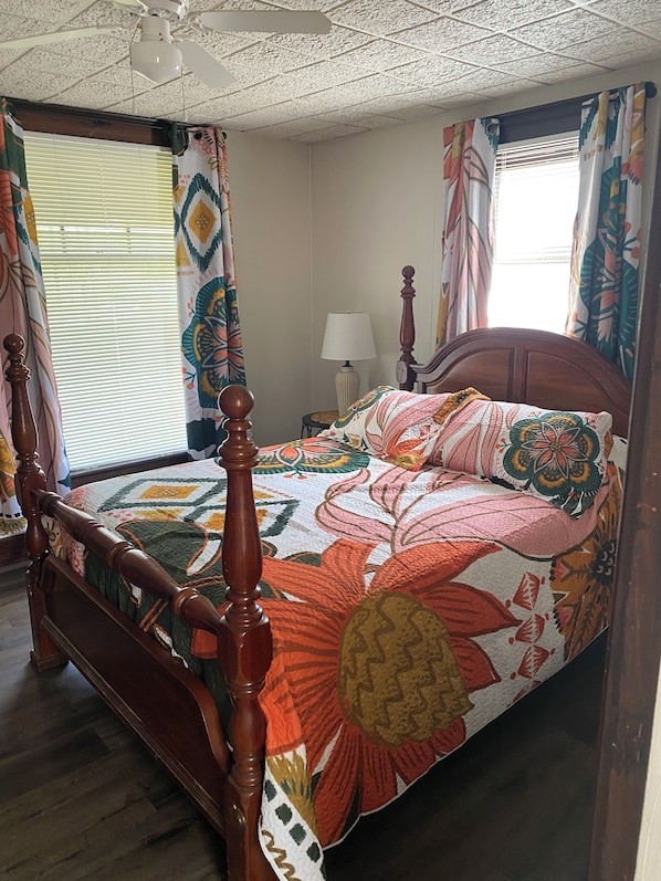 2 bedrooms, iron/ironing board, free WiFi