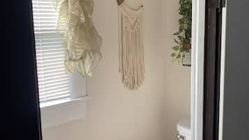 Asciugacapelli, asciugamani, sapone, shampoo