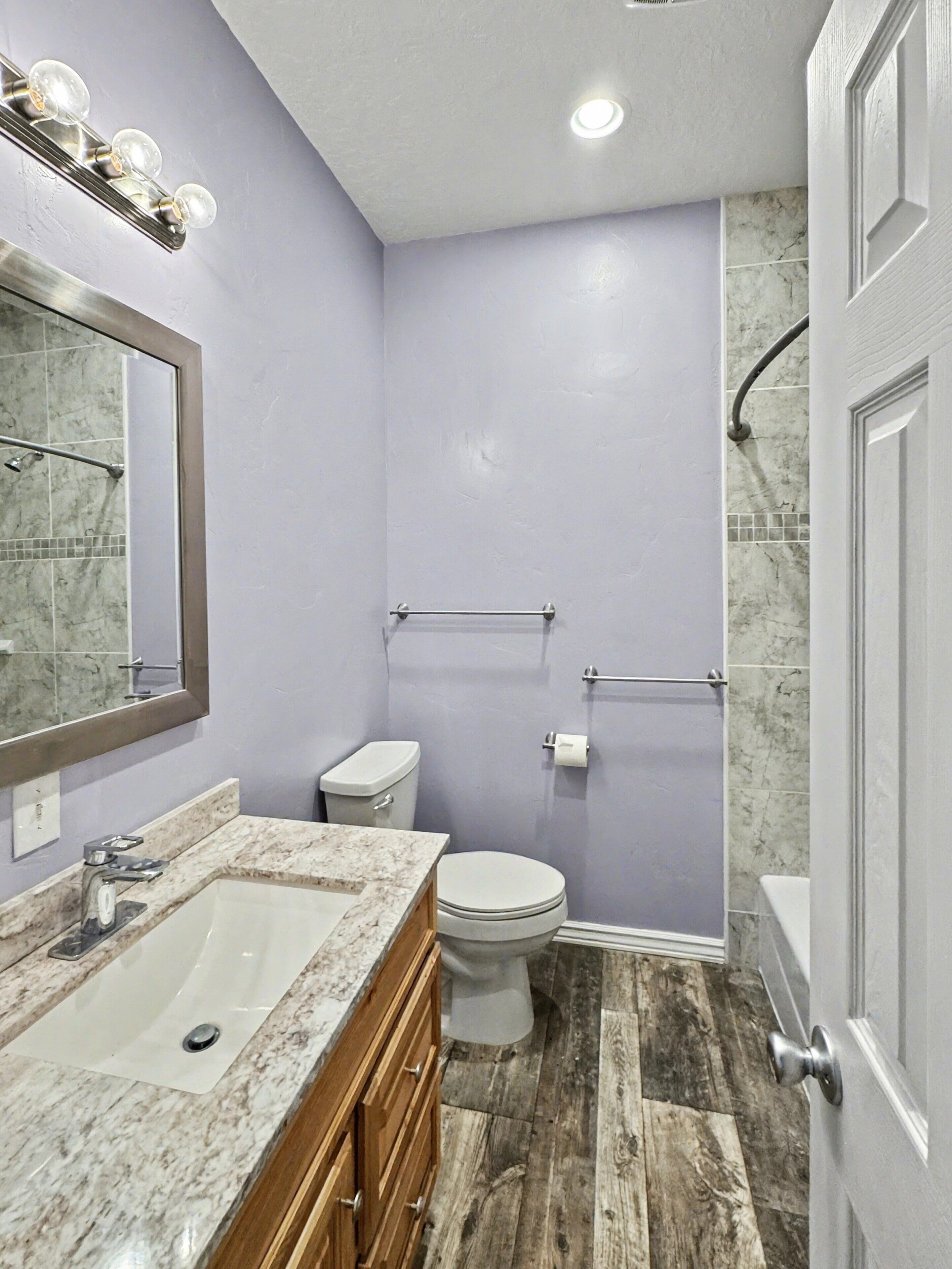 Combined shower/tub, towels, soap, shampoo