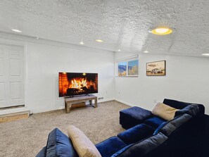 Triple Room, Multiple Beds, Non Smoking, Valley View | Living area | Toys