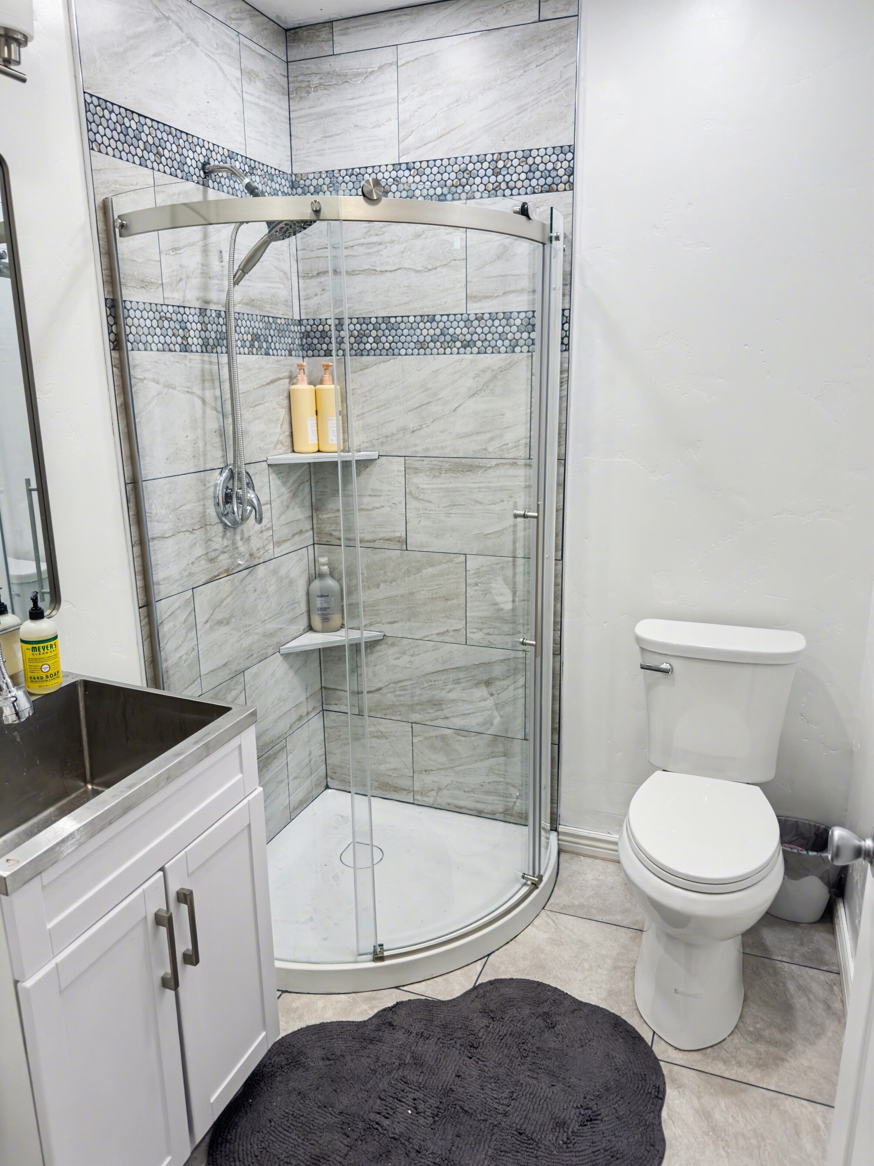 Family Suite | Bathroom | Combined shower/bathtub, towels, soap, shampoo
