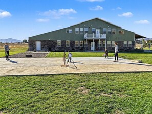 Triple Room, Multiple Beds, Non Smoking, Valley View | Sport court