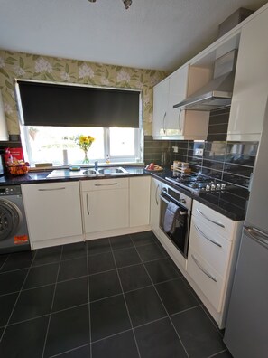 Micro-ondes, four, plaque de cuisson, lave-vaisselle