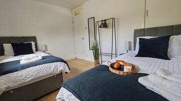 Iron/ironing board, WiFi, bed sheets