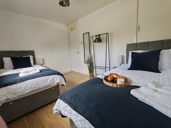 Iron/ironing board, WiFi, bed sheets