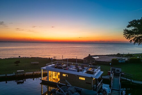 FLOHOM 14 | Luxury Houseboat with Chesapeake Bay Panoramic Views