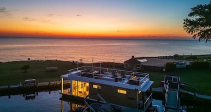 FLOHOM 14 | Luxury Houseboat with Chesapeake Bay Panoramic Views