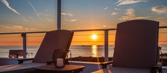 FLOHOM 14 | Luxury Houseboat with Chesapeake Bay Panoramic Views