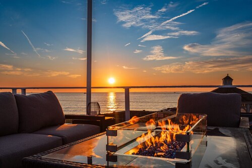 FLOHOM 14 | Luxury Houseboat with Chesapeake Bay Panoramic Views