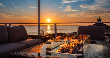 FLOHOM 14 | Luxury Houseboat with Chesapeake Bay Panoramic Views