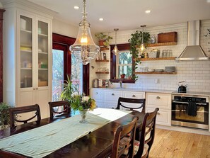 Oven, stovetop, dishwasher