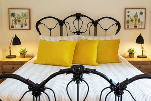 3 chambres, fer et planche à repasser, Wi-Fi, draps fournis