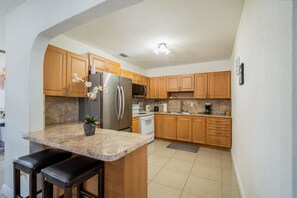 Mikrobølgeovn, ovn og kokeplater