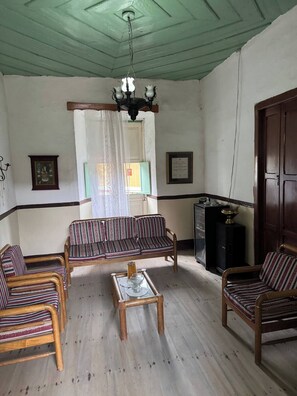 TV - Charming colonial house in Sonson (Sonsón)