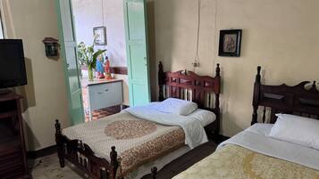 5 chambres, bureau, fer et planche Ă  repasser, Wi-Fi gratuit