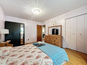 3 bedrooms, desk, iron/ironing board, free WiFi