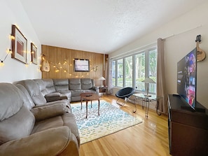 Smart TV, fireplace
