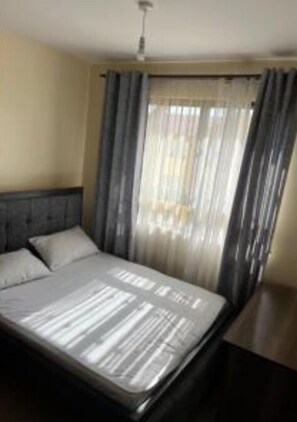 2 quartos, ferros/tábuas de passar roupa, Wi-Fi, roupa de cama