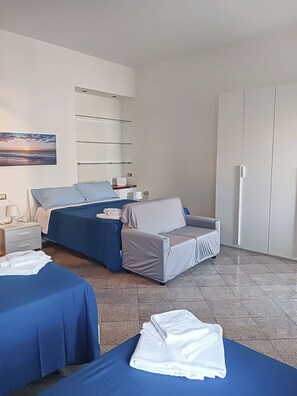 3 bedrooms, iron/ironing board, WiFi, bed sheets