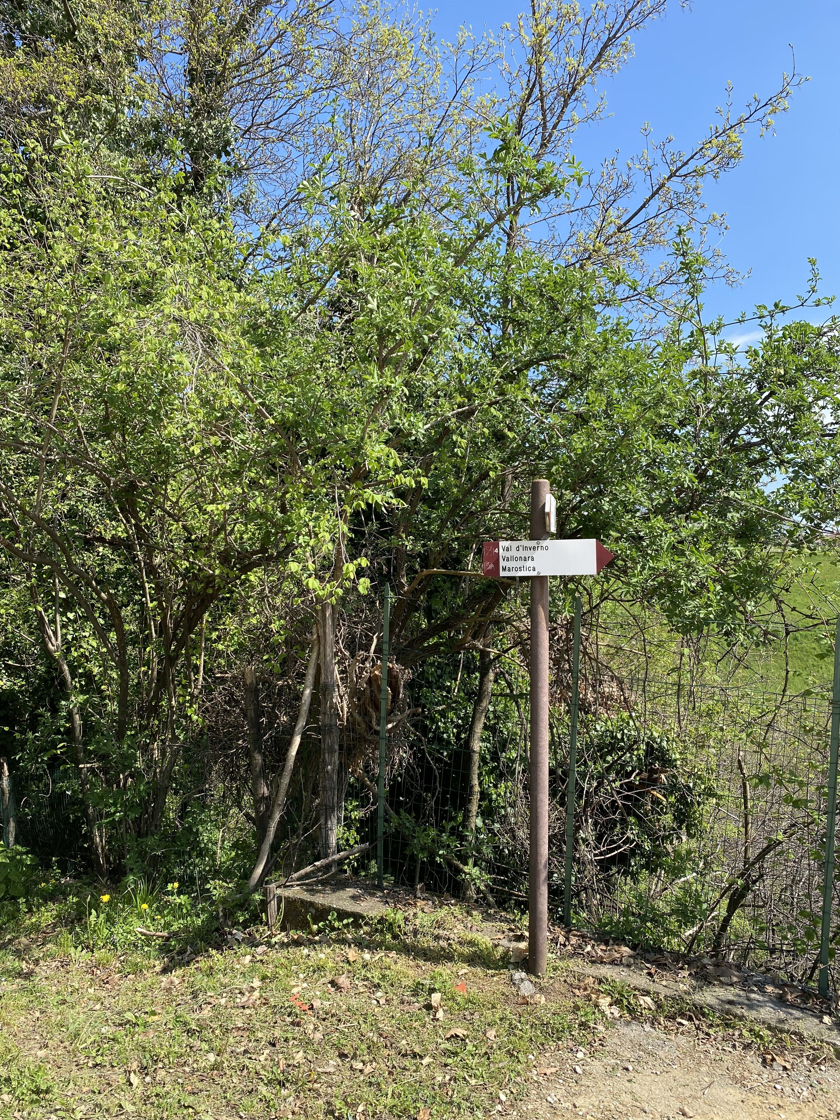 A signpost with directions to Val d'Inverno and Marosilca.