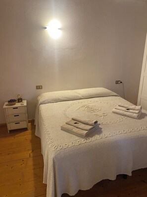 1 dormitorio y ropa de cama