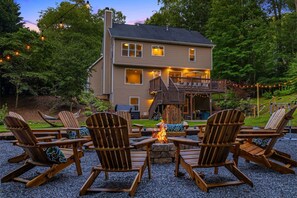 Property grounds - Spacious & Luxe~Hot Tub~Bocce~Fenced Backyard~Mins to Downtown! (Asheville)