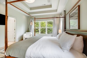 5 Schlafzimmer, Schreibtisch, Bügeleisen/Bügelbrett, Reisekinderbett