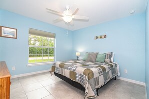 3 slaapkamers, een strijkplank/strijkijzer, wifi, beddengoed