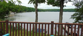 Charming 2-bedroom cabin with WiFi on beautiful Patten Lake