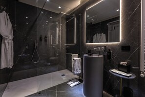Junior Studio Suite, City View | Minibar, in-room safe, desk, laptop workspace - Fontart Tritone  (Rome)