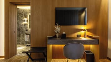 Suite Studio Junior, vue ville | Coffres-forts dans les chambres, bureau