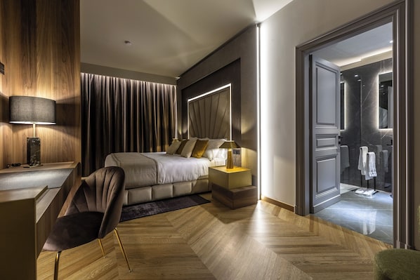 Junior Studio Suite, City View | In-room safe, desk, laptop workspace, soundproofing