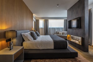 Design Suite | Minibar, in-room safe, desk, laptop workspace - Fontart Tritone (Rome)