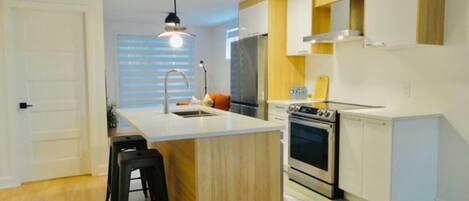 Microonde, forno, piano cottura, lavastoviglie
